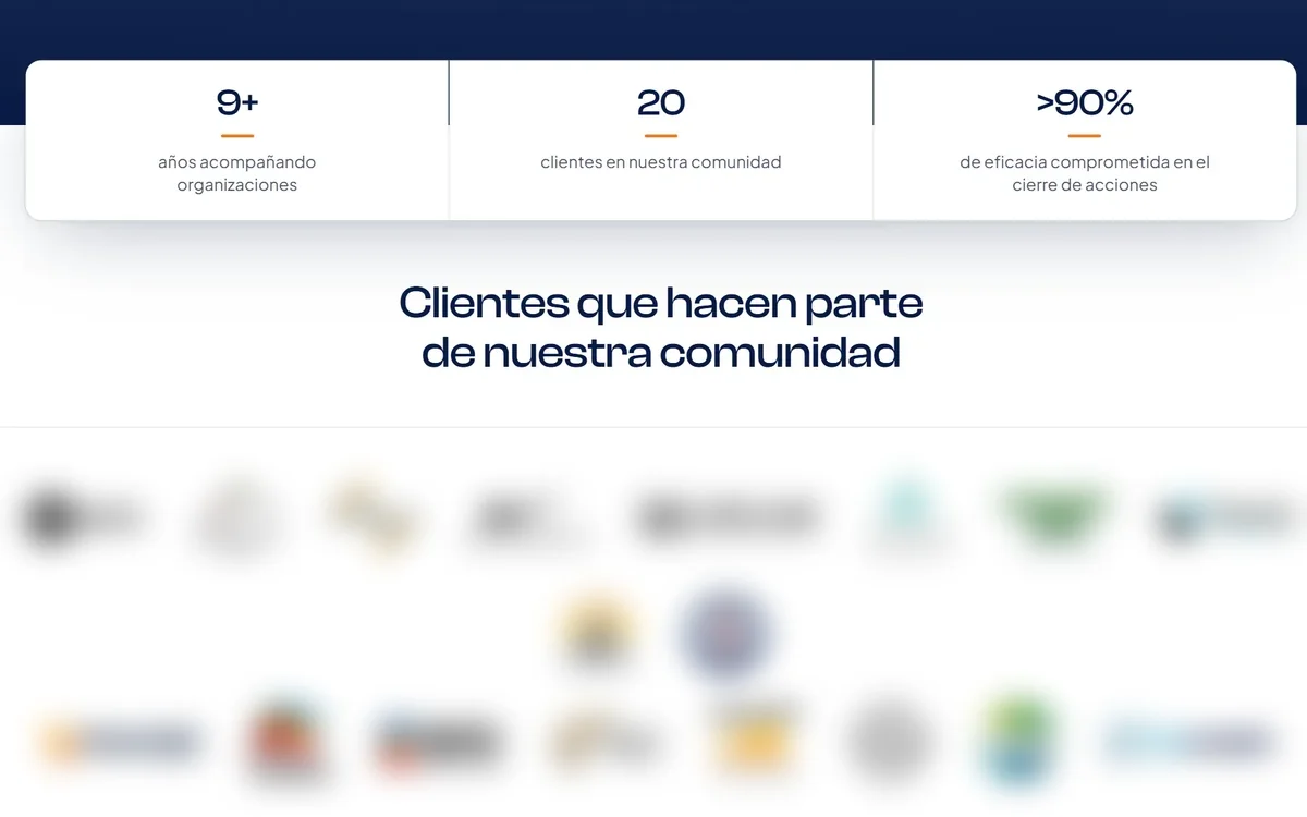 Cifras del sitio de Efectuando: más de 9 años, 20 clientes en su comunidad y más de 90 % de eficacia; los logos de sus clientes aparecen difuminados.
